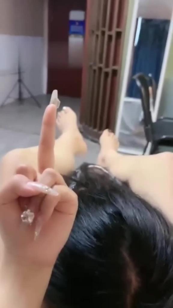 福利:【清纯学生妹SM调教】清纯学生妹家里负债,被迫第一次接受调教,哭的梨花带雨 预览截图 2