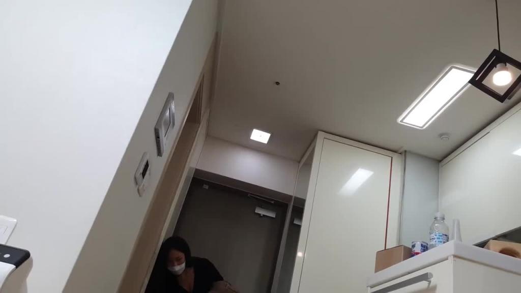 金钱诱惑美乳嫩妹回炮房做爱 一边数着钱一边后入 预览截图 1