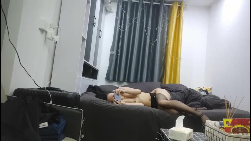 肌肉小哥在家狂干亲妹妹 预览截图 8