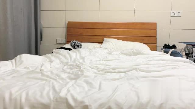 强上良家 瘦猴先生强上良家小少妇掰逼狂舔压在身下暴力抽插内射无毛骚逼 预览截图 12