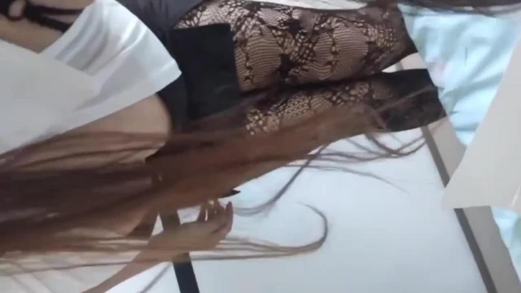 乱伦大神 无套内射骚货嫂子精液涂满嫂子的蜜桃臀 预览截图 1