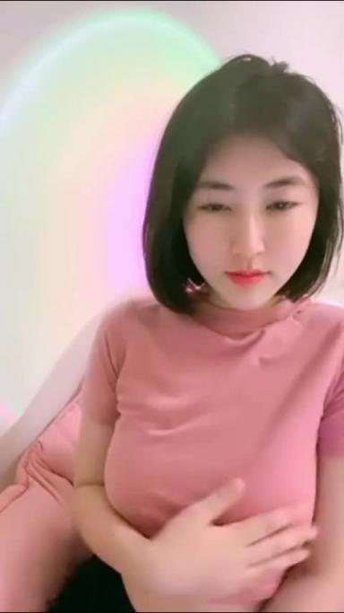 高颜值美女，圆润的奶子粉嫩的屄 预览截图 1