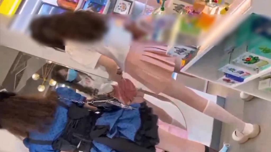 【裙底偷拍】JK制服学生妹精选合集 预览截图 4