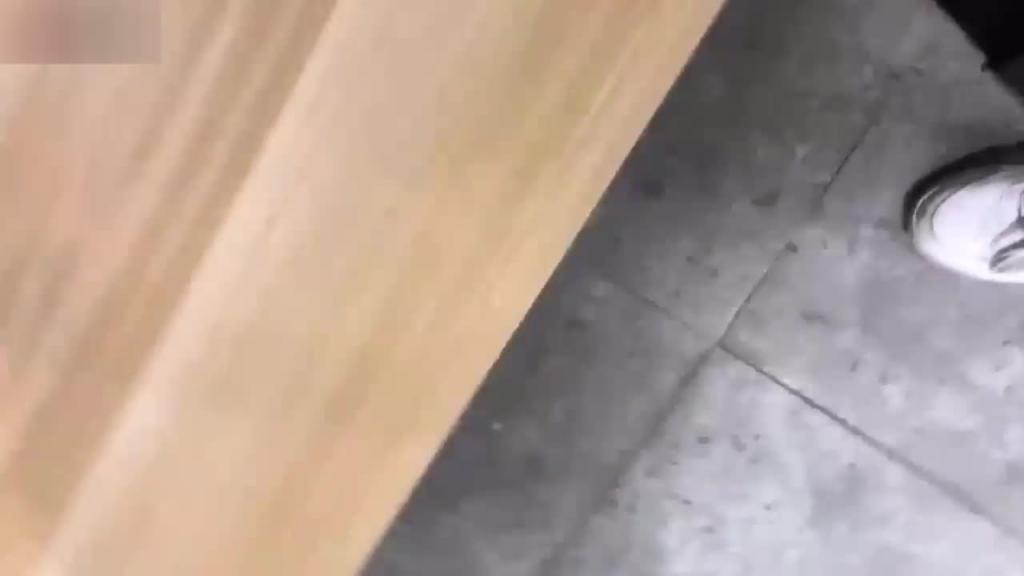 【网爆门】健身房教练在健身房勾引男友自慰视频流出 预览截图 4