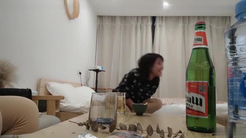 夫妻交换 酒后交流换妻感受,然后床上直接4p 预览截图 2