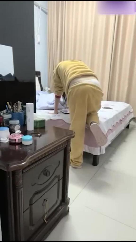 嫂子你就让我操一下呗,反正我哥不在家,不让操,就强奸你 预览截图 1
