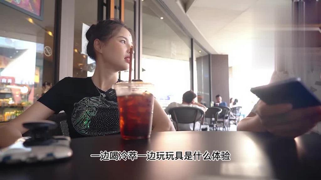 精选少女主持人西蒙带跳蛋外出体验 预览截图 11