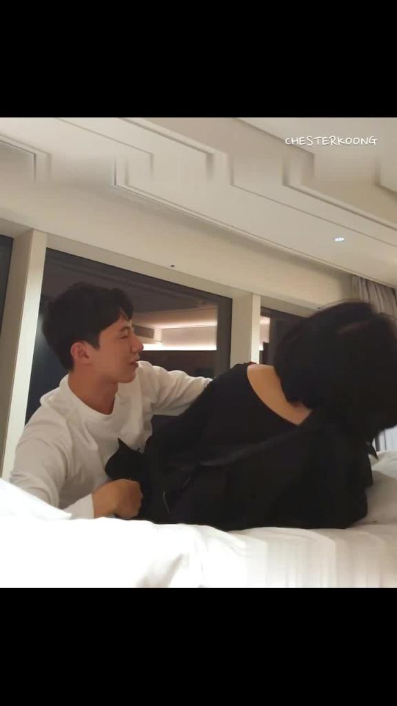 [精选]酒吧泡到的欲女骚妇酒店开房玩一夜情 预览截图 2
