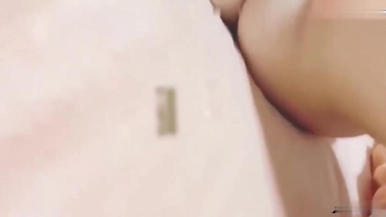 牛人乱伦妈妈跟外婆 预览截图 1