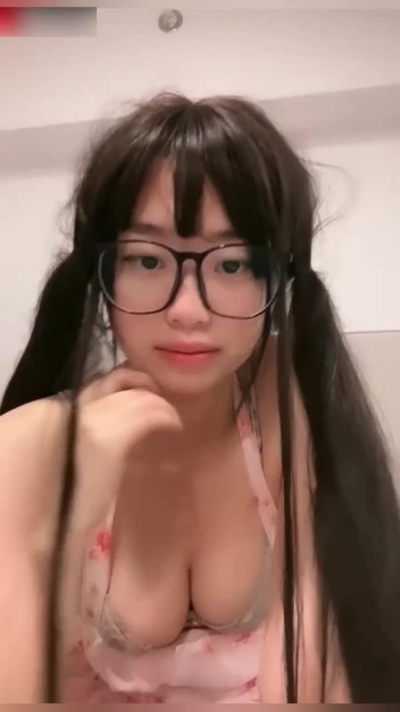 【甜美学妹】杭州传媒学院合法萌妹长相卡哇伊清纯甜美，全裸自慰 预览截图 1
