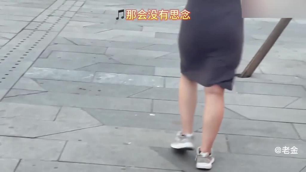 19岁京妹【熊猫宝贝】楼道野战和表哥乱伦梦想被100人操 预览截图 9