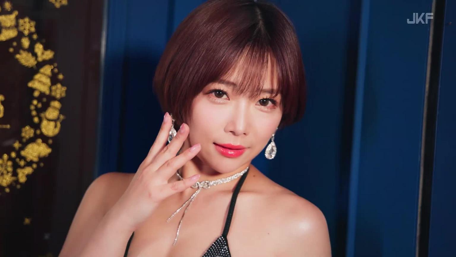 【JKF杂志】2024 12月号 COVER STORY 「全能系才女」纱仓真菜 预览截图 4