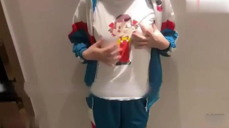 【兄妹乱伦】妹妹刚放学就被我带到酒店_“爸妈在家不方便哥带你去酒店待会儿吧" 预览截图 1