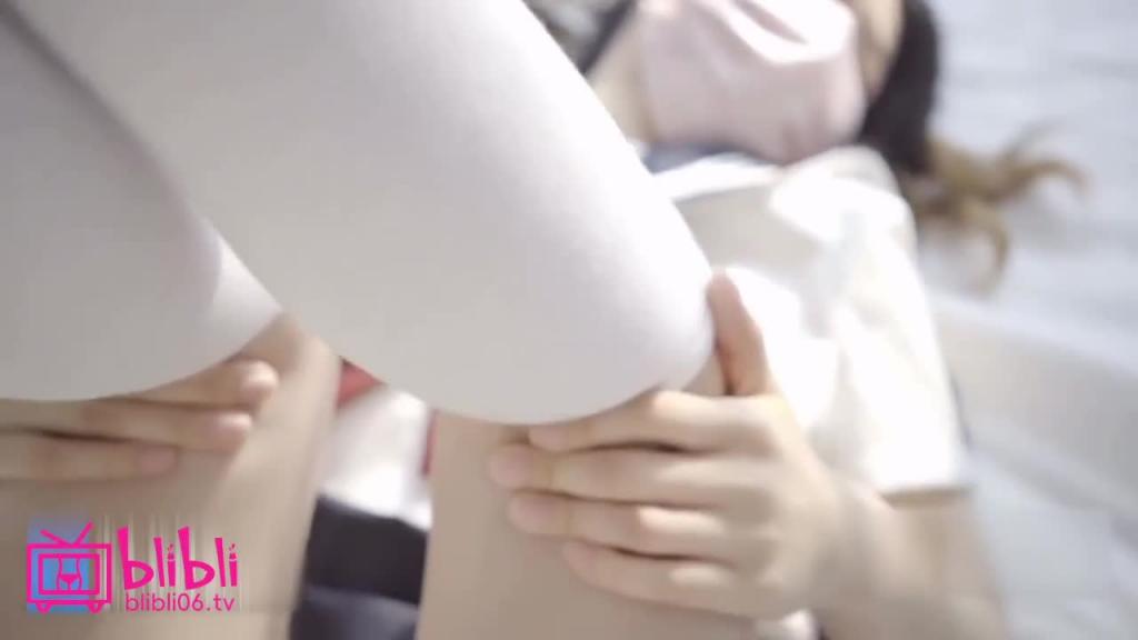 【福利姬】白虎嫩鲍娇嫩少女小七软同学 预览截图 4