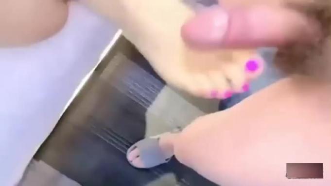 抖音网红南波儿大魔王身穿性感衣服被榜一大哥勐干 预览截图 3