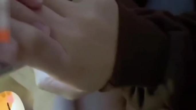 【真实兄妹乱伦泄漏】大神忽悠自己亲妹妹做爱,嘴馋妹妹多次与哥哥乱伦操哭吃精液 预览截图 1