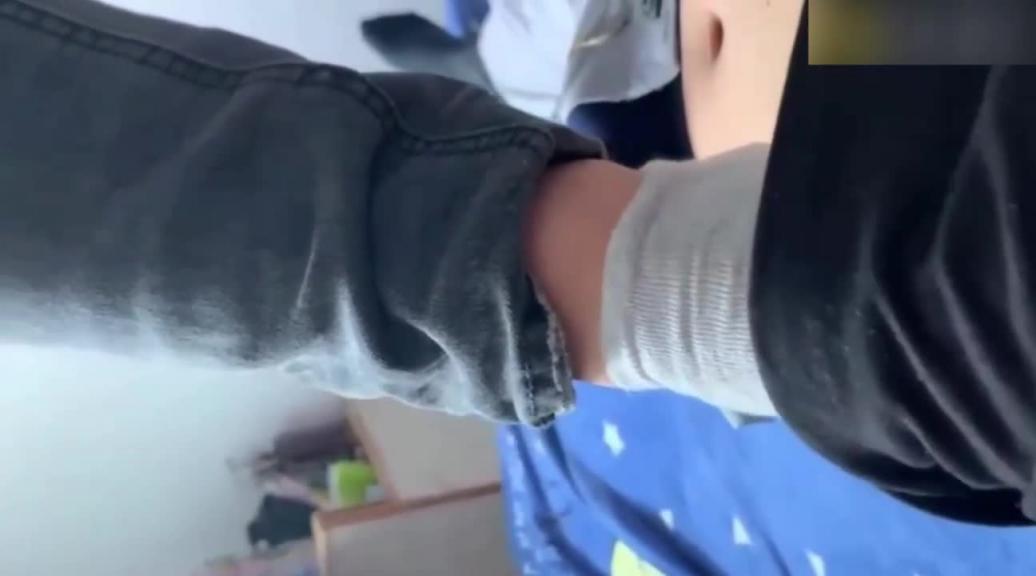 禁忌乱伦之恋真实姐弟乱伦姐姐勾引弟弟上床 预览截图 2