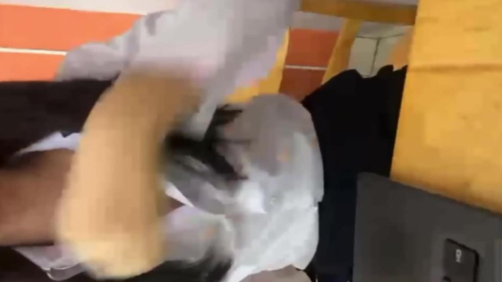【年度调教佳作】高颜值母狗调教合集 真空上街露出自慰 多场合户外露出,回头率百分百真刺激- 预览截图 4