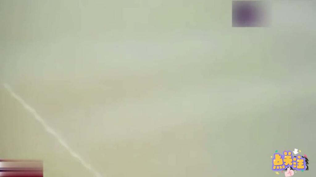 强奸乱伦-乱伦 禽兽哥哥居然强上了亲妹妹趁爸妈不在家 预览截图 12