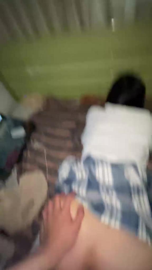 【乱伦表妹】去舅舅家寄宿JK少女臣服在我胯下 预览截图 2