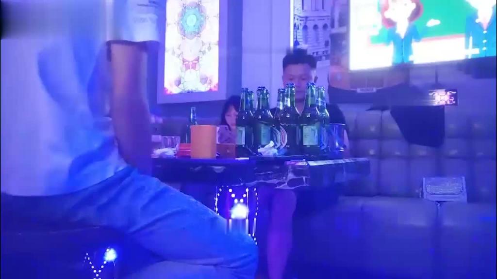 史上最佳3男3女大乱交后入操逼前面插嘴夫妻交换 预览截图 3