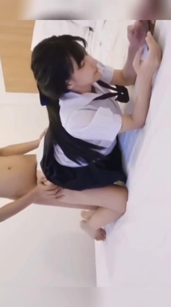 被激情后入的粉嫩学妹还在玩游戏 预览截图 11