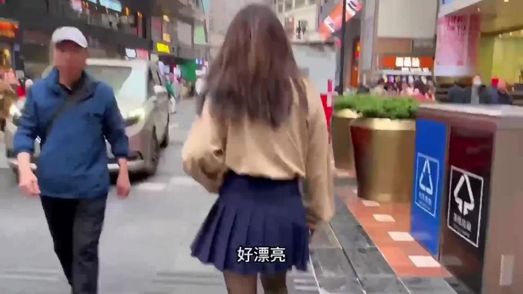 【重庆大骚逼】约炮重庆骚货全记录对话记录在街上就露出太会了 预览截图 4