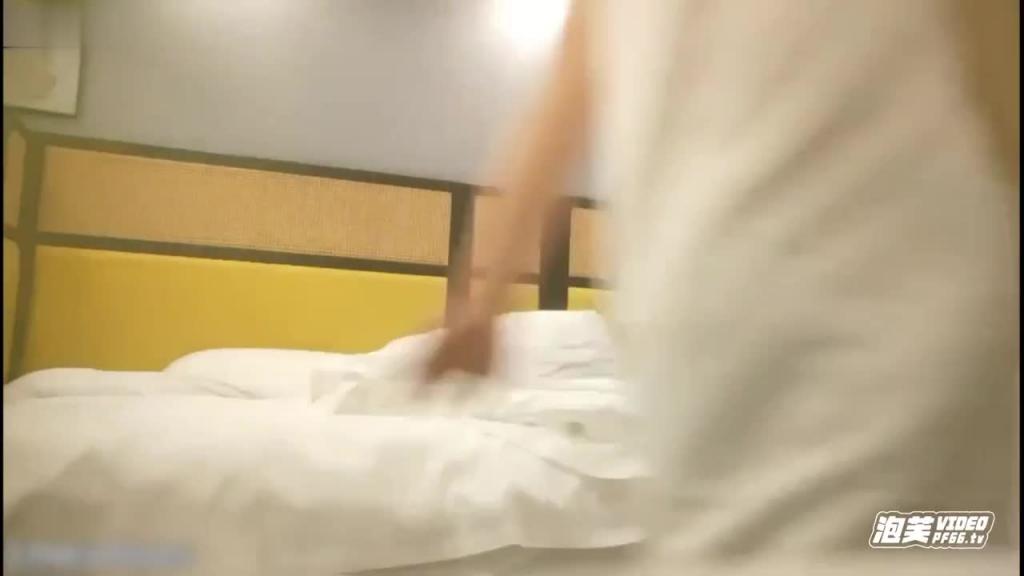 【年度换妻天花板】3对颜值夫妻,互相舔胸摸逼,罕见人体蜈蚣新姿势 预览截图 1