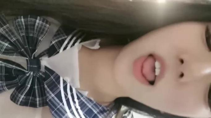 极品大胸长发眼镜妹jk萝莉裙 预览截图 4