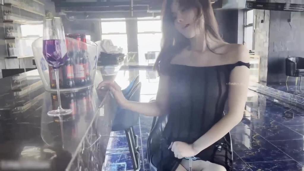 【阿朱最新】酒吧喝醉被捡尸_没想到扒开内裤里面是贞操带 预览截图 2