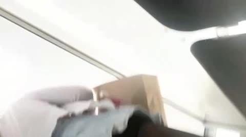【真实抄底】广州大型商场偷拍事件，小姐姐居然没有穿内裤毛毛都露出来了 预览截图 10