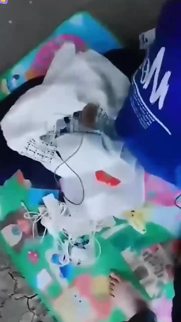 最新母子乱伦被曝光~美艳妈妈和技校儿子户外桥洞啪啪乱伦 预览截图 1