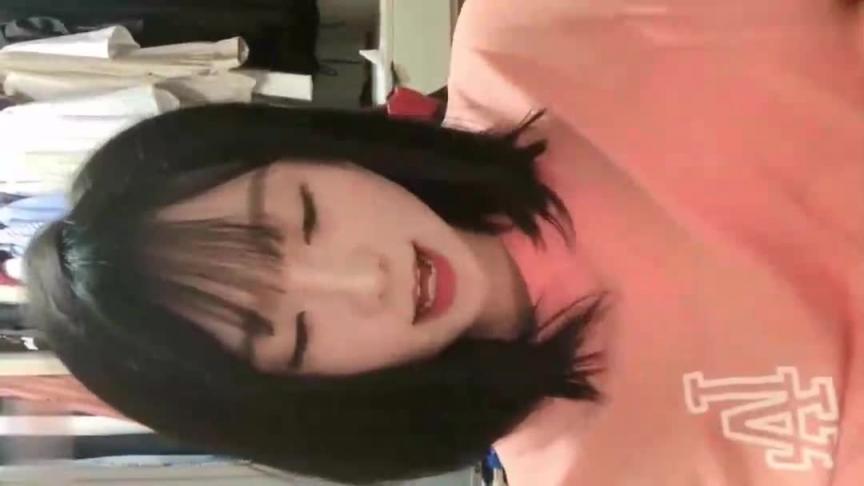 【清纯反差婊】小骚逼一脸狐媚样,真的很欠操,还是无毛逼 预览截图 5