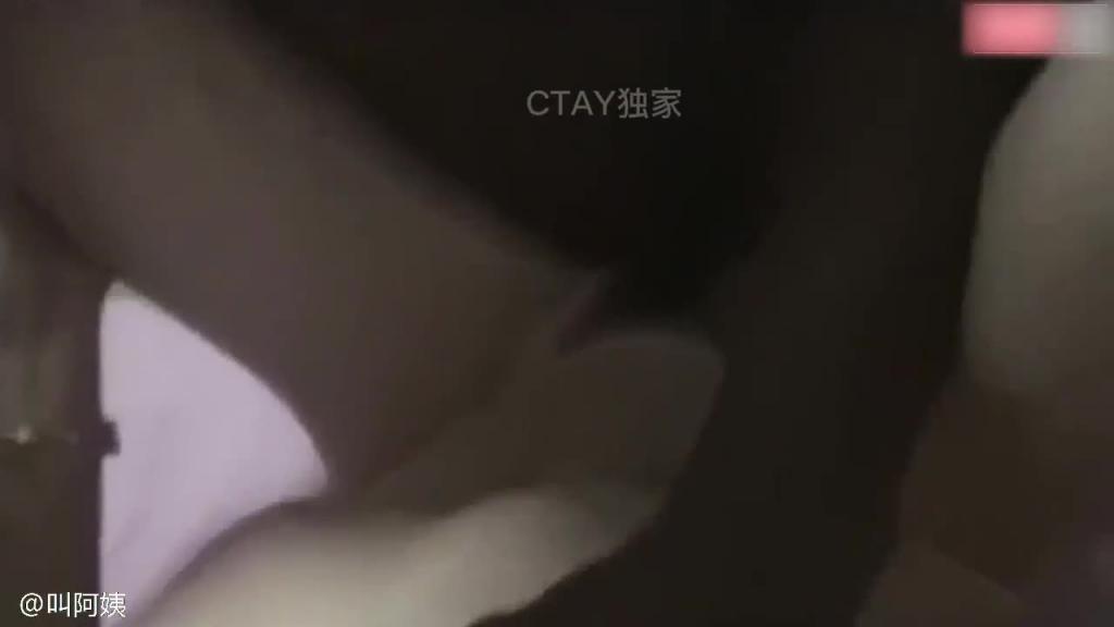 媚黑母狗勾搭黑人和他的巨屌兄弟们 预览截图 11