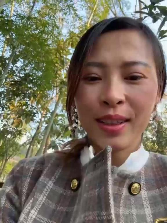 安徽人妻 旁边人来人往户外自慰,黑丝跳蛋玩喷水,超刺激超紧张大妈看懵。 预览截图 12