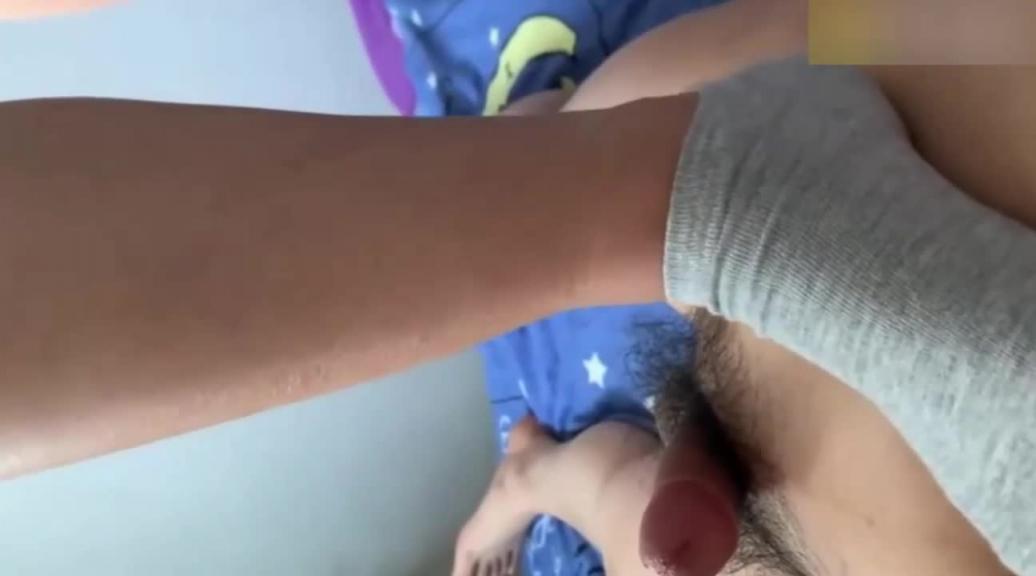 禁忌乱伦之恋真实姐弟乱伦姐姐勾引弟弟上床 预览截图 7