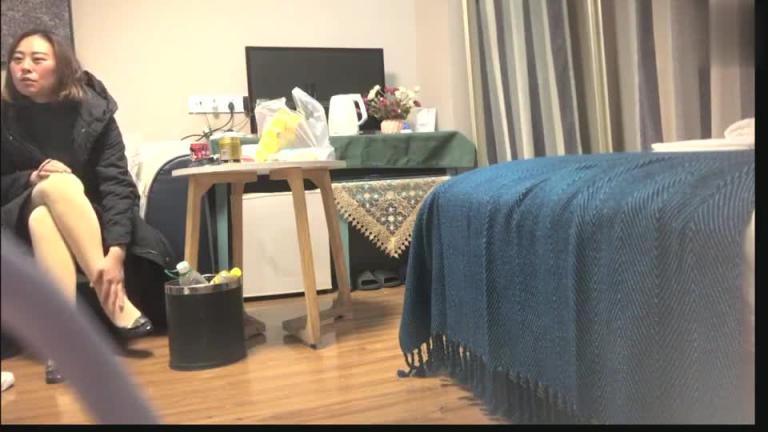 40岁人妻40岁真骚啊这黑逼扛不住啊!小伙子无套内射!精液流出 预览截图 3