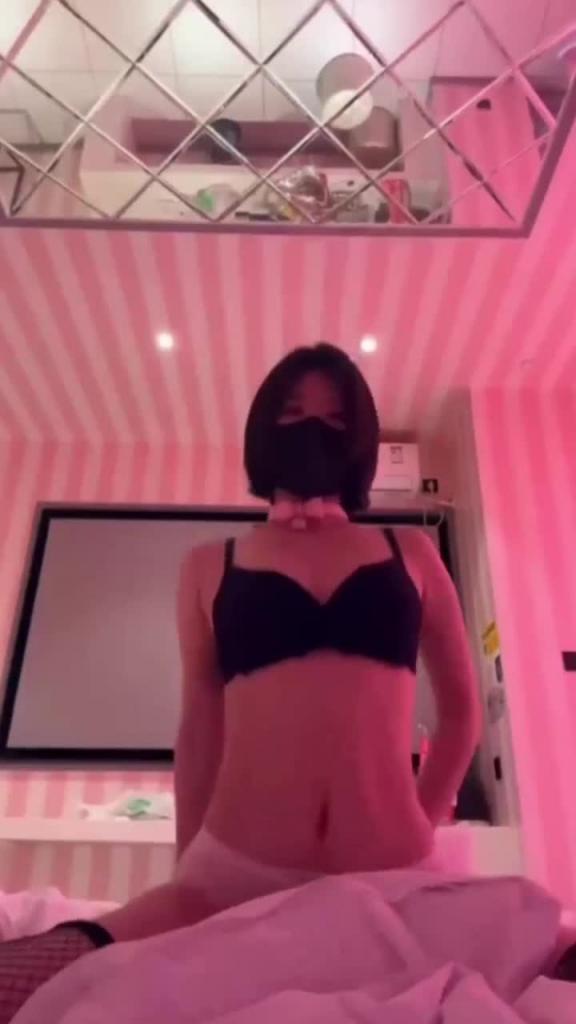 抖音少女‘’青春无敌真空凹点漏奶抖音风 预览截图 9