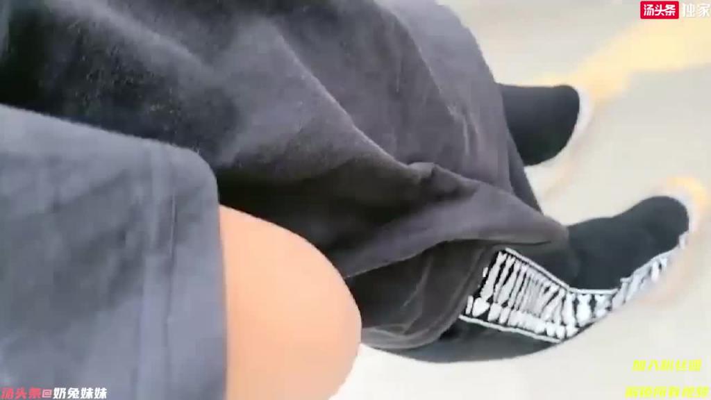身材极似杭州郑女士的少妇 户外勾引修理部老板 假借面试到饭店厕所操屄 预览截图 8