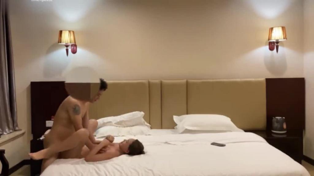 【推车探花】19岁江苏小美女,神似张柏芝,娇小可爱今天遭老罪了,花式爆操爽歪歪! 预览截图 5