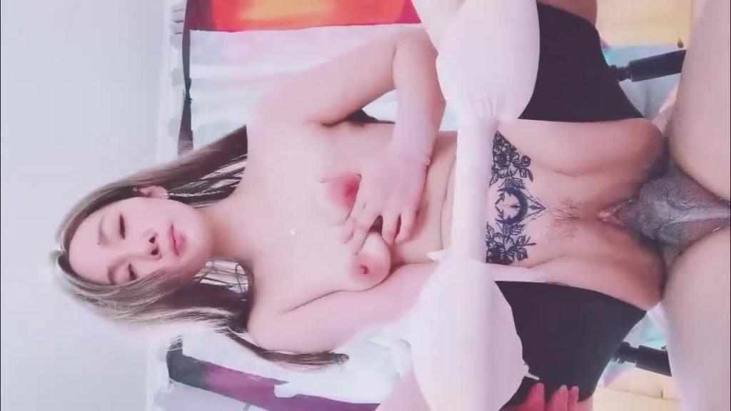 小姨子跟姐夫啪啪上位无套抽插,高潮不断白浆拉丝口交足交抽插。 预览截图 6