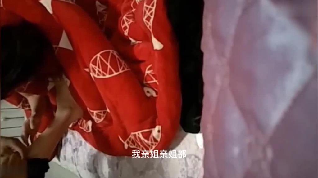 真实姐弟乱伦~姐姐在被窝里被强行插入 预览截图 12