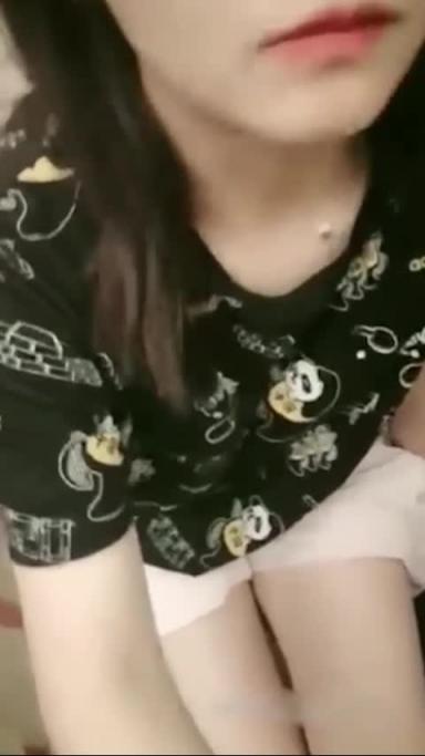 爱笑极品女大学生,平时上课不穿内裤 预览截图 2