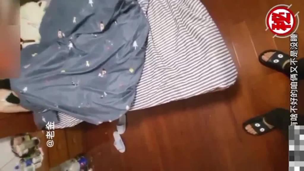【父女乱伦】老婆不在家破处女儿内射哭泣喊妈妈 预览截图 1