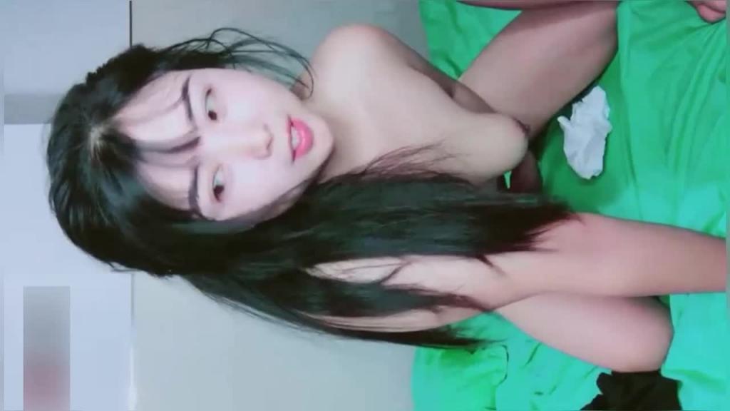 【强奸小姨子】好家伙在厨房强奸做饭的小姨子直接干懵逼了 预览截图 12