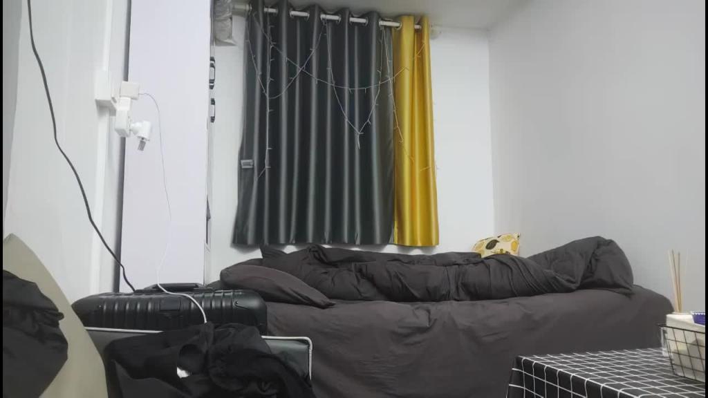 肌肉小哥在家狂干亲妹妹 预览截图 1