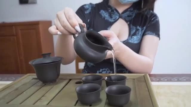 台北网红女神娜娜~穿旗袍的淫荡家教! 预览截图 1