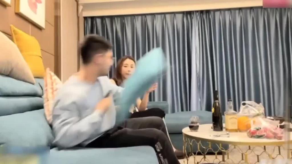 酒吧搭讪高冷御姐~智斗一番成功灌醉 预览截图 1