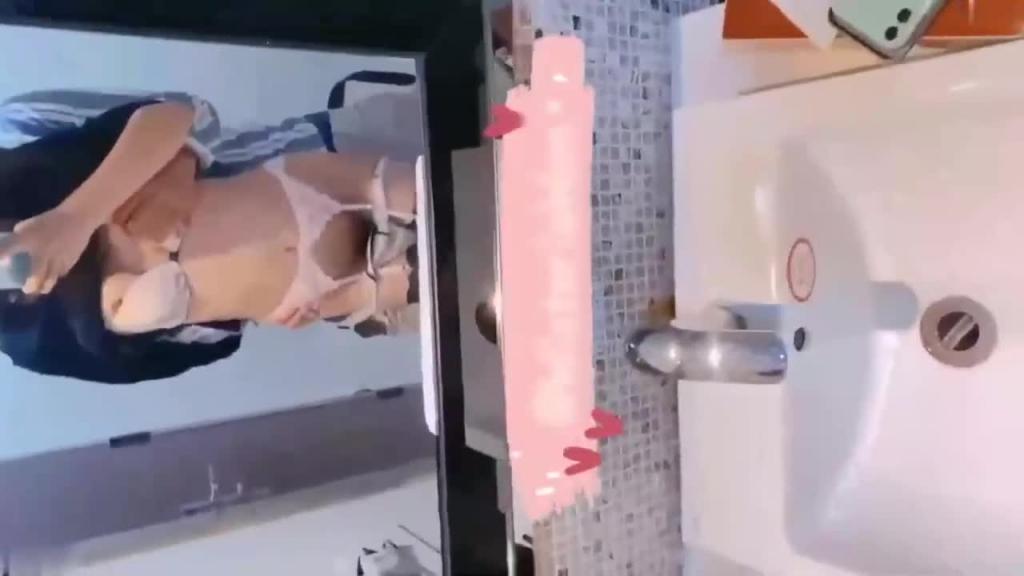 推特S级身材反差女神Wisteriawon露出3P 预览截图 9