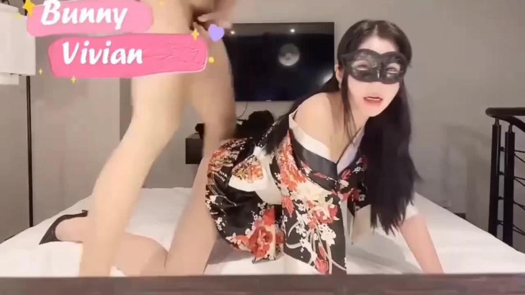 【爱丝袜的vivian姐】强势诱惑口爆男友骑乘抽插 预览截图 8